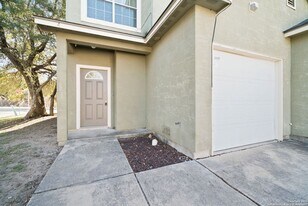6410 Summit Oak in San Antonio, TX - Building Photo