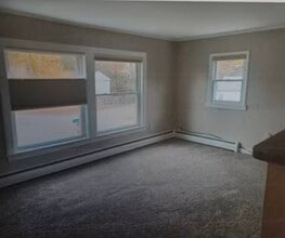 3 Carol St, Unit 2nd FL in Albany, NY - Foto de edificio - Building Photo