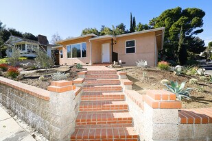4831 Canoga Ave in Woodland Hills, CA - Building Photo