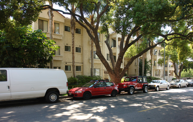 Pioneer Villas in Glendale, CA - Foto de edificio - Building Photo