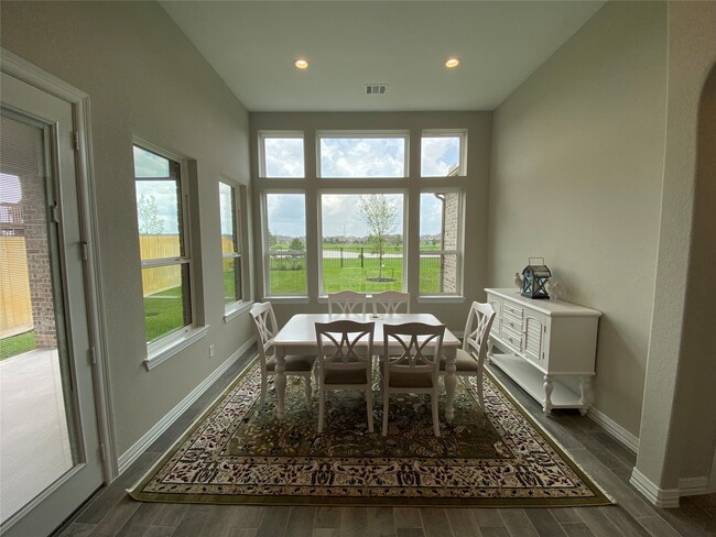 property at 7414 Evelyn Grv Dr