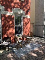 1025 N Wood St, Unit 1F in Chicago, IL - Building Photo