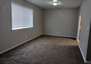 215 W Ctr St in Sugar City, ID - Building Photo - Building Photo