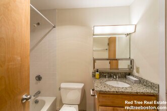 1079 Commonwealth Ave in Boston, MA - Building Photo - Building Photo