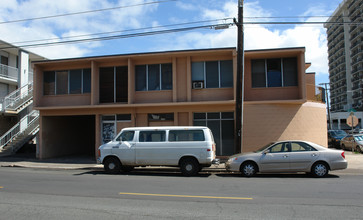 2102 Algaroba St in Honolulu, HI - Building Photo - Building Photo