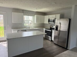 1306 Hidden Lake Blvd in Akron, OH - Building Photo - Building Photo