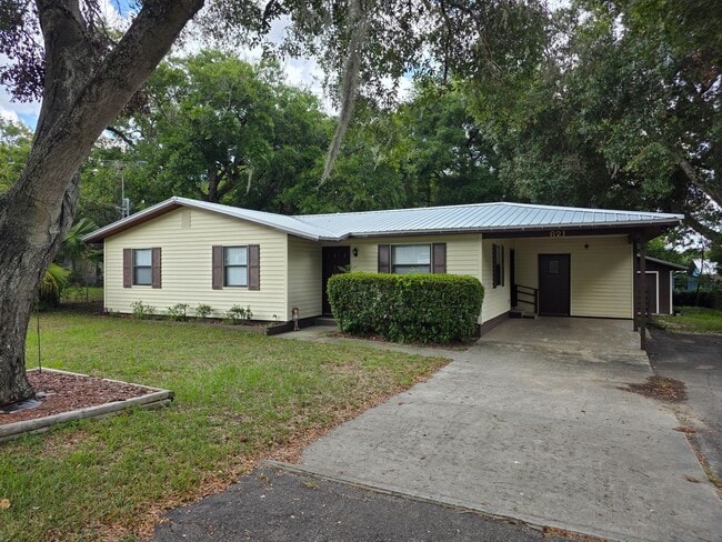 property at 621 S W Orange Ave