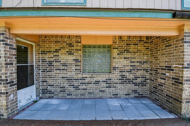 property at 2623 Forestbrook Dr