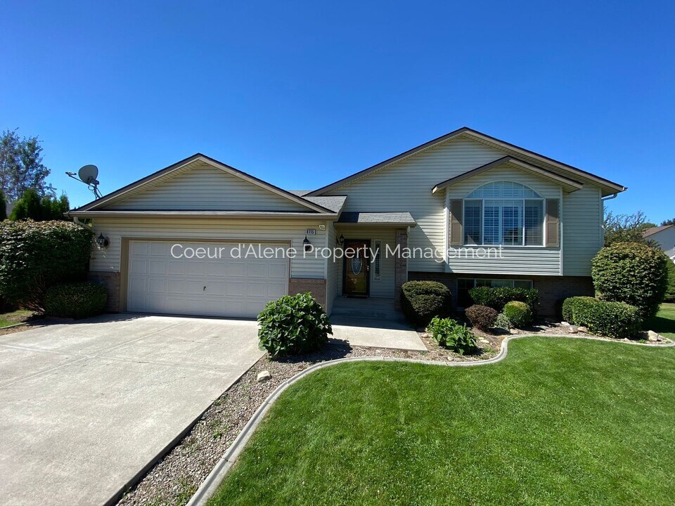 8715 N Rude St in Hayden, ID - Building Photo