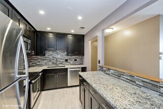 125 Acacia Cir-Unit -611 in Indian Head Park, IL - Building Photo - Building Photo