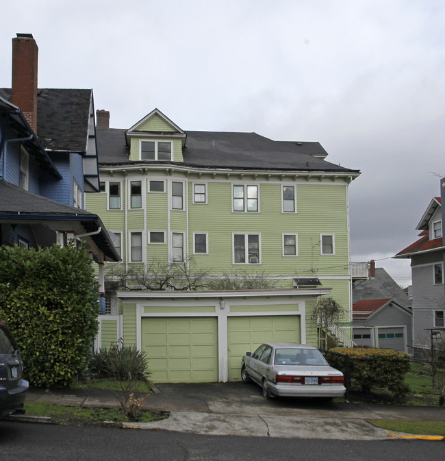 Winthrop Halls in Portland, OR - Building Photo - Building Photo