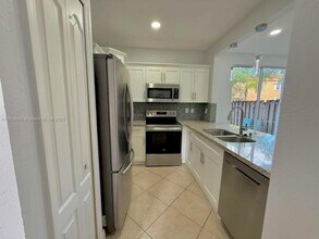 922 NW 134th Ave in Pembroke Pines, FL - Building Photo - Building Photo