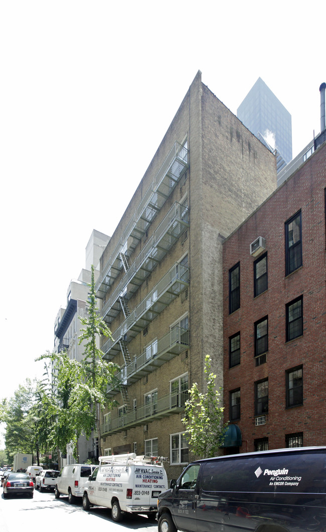 320 E 50th St in New York, NY - Foto de edificio - Building Photo