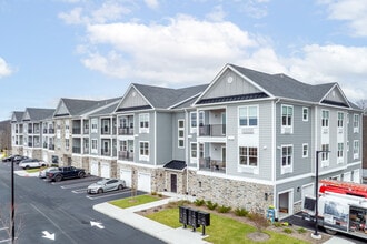 Jefferson Place Apartments in Jefferson, NJ - Foto de edificio - Building Photo