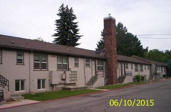 College Park Apartments in Caldwell, ID - Building Photo - Building Photo