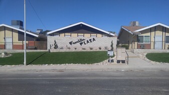 4300 Columbus St in Bakersfield, CA - Building Photo
