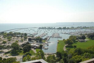 1919 N Summit Ave in Milwaukee, WI - Building Photo