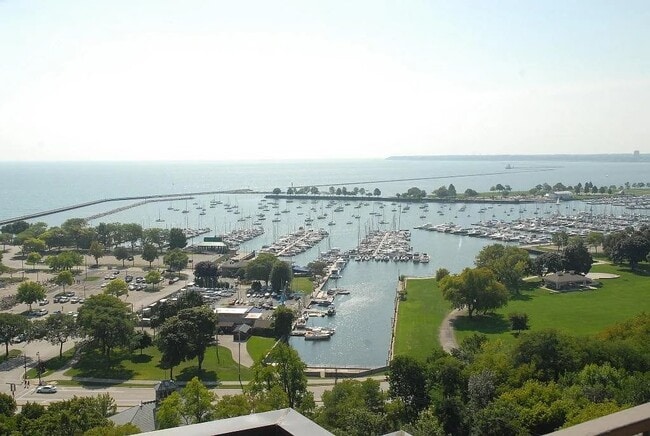 property at 1919 N Summit Ave