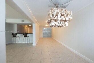 2977 McFarlane Rd in Miami, FL - Building Photo - Building Photo
