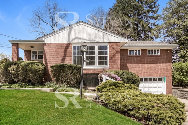 1312 Foxboro Dr in Monroeville, PA - Building Photo - Building Photo