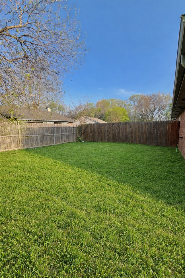 1008 Acacia Cir in Noble, OK - Foto de edificio - Building Photo