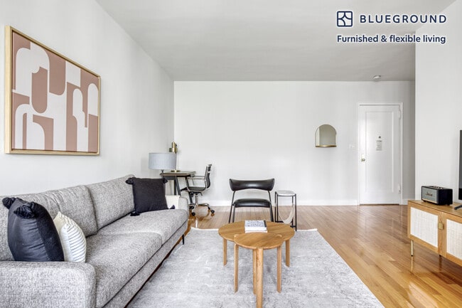 252 E 61st St in New York, NY - Building Photo - Building Photo