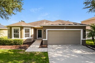 194 Compass Rose Dr in Groveland, FL - Building Photo