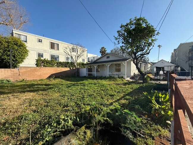 6054 Colfax Ave in Los Angeles, CA - Building Photo - Building Photo