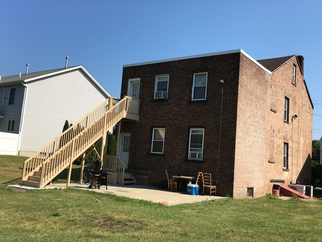 12 Corning St, Unit 1st. Floor in Albany, NY - Building Photo - Building Photo
