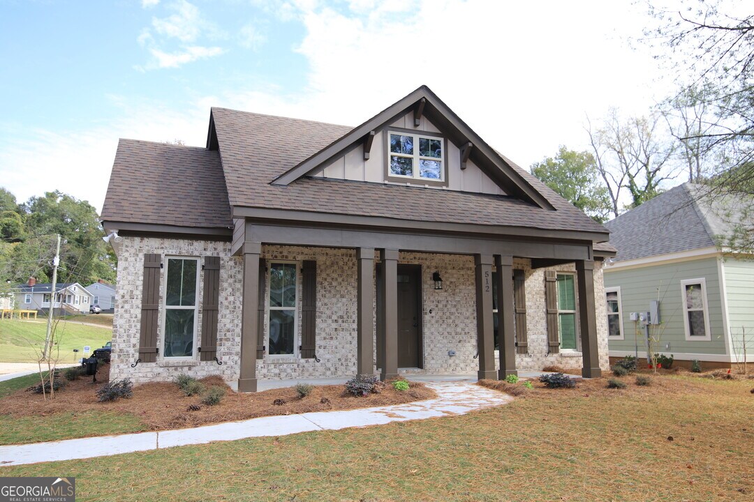 512 Springdale Dr in Lagrange, GA - Building Photo