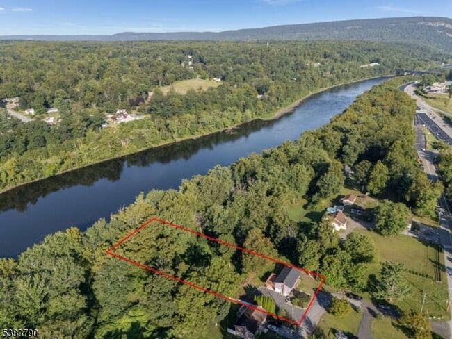 property at 13 Susquehanna Ln