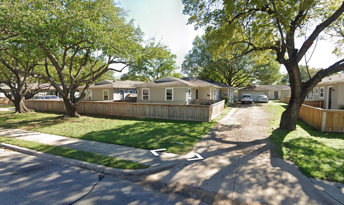 718 Sunny Ln in Irving, TX - Building Photo