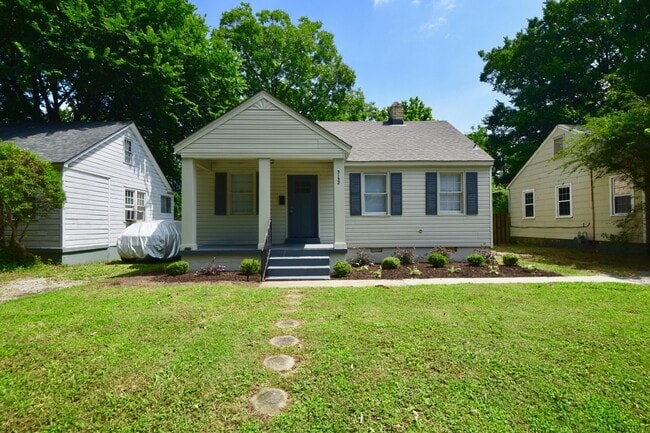 property at 3152 N Lafayette Cir