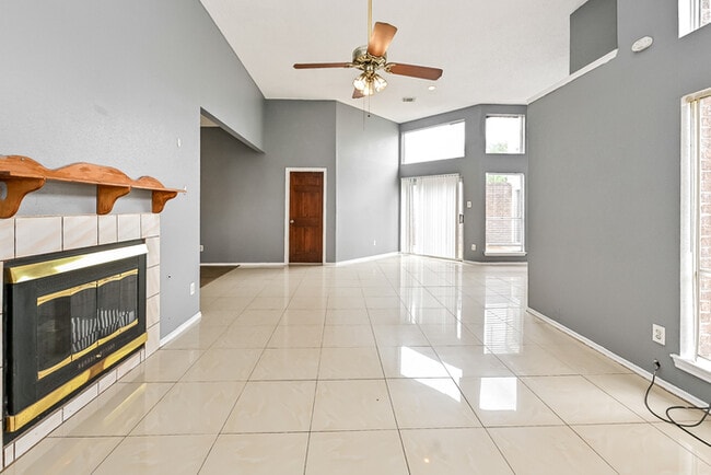 9110 Wilomill Dr in Houston, TX - Building Photo - Building Photo
