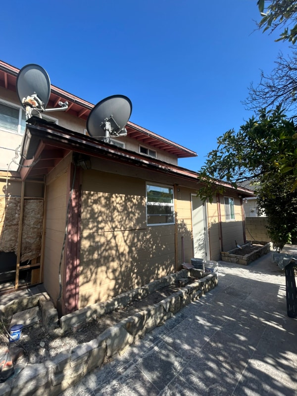 property at 23003 Moneta Ave