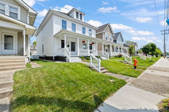 1310 Mt Vernon Ave in Columbus, OH - Building Photo - Building Photo