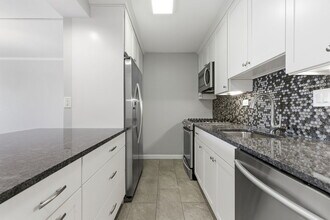 9 Hawthorne Pl, Unit 11J in Boston, MA - Building Photo - Building Photo