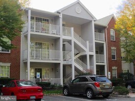 14 Versailles Ct in Hamilton Township, NJ - Building Photo