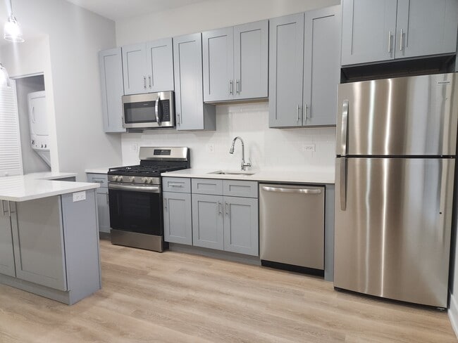 423 W Belden Ave, Unit 1 in Chicago, IL - Building Photo - Building Photo