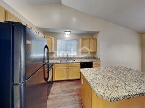 1872 W Sir Charles Dr in Salt Lake City, UT - Foto de edificio - Building Photo