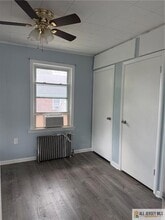 67 Foyer St in Edison, NJ - Foto de edificio - Building Photo