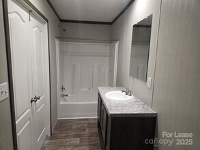 105 Kimberly Cir in Dallas, NC - Building Photo - Building Photo