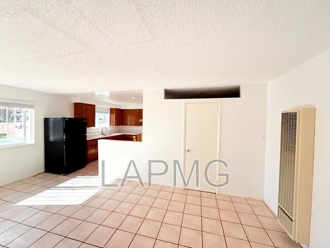 207 N Mathews St in Los Angeles, CA - Foto de edificio - Building Photo