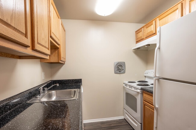 Birches in Silver Spring, MD - Building Photo - Interior Photo