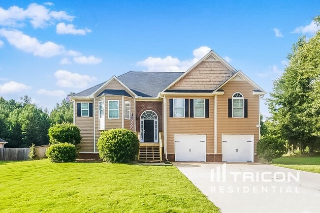 property at 25 Rivercrest Ln