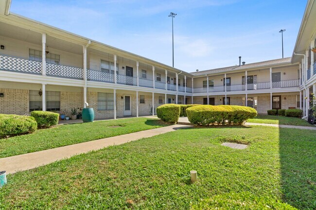 8730 N Mopac Expy in Austin, TX - Foto de edificio - Building Photo