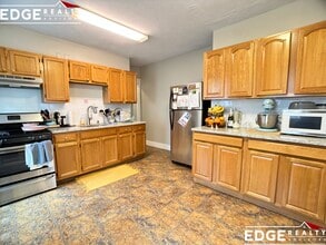 22 Wallingford Rd, Unit 4 in Boston, MA - Foto de edificio - Building Photo