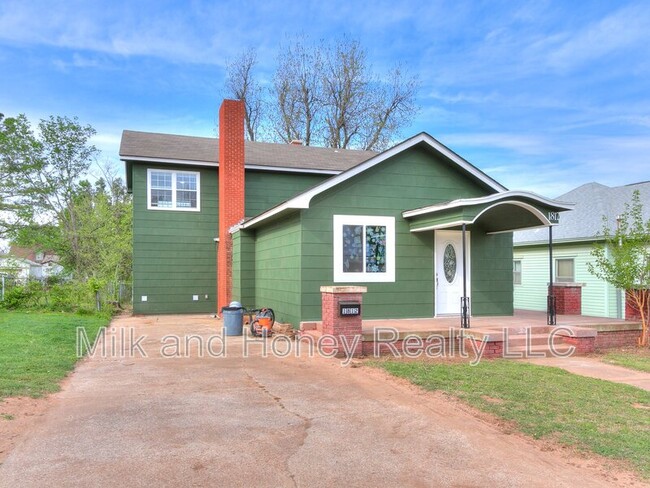 1812 W Noble Ave in Guthrie, OK - Building Photo - Building Photo