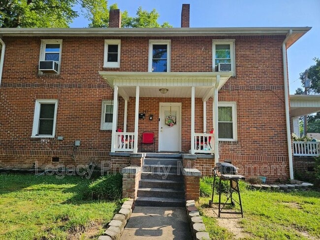 703 Askew St