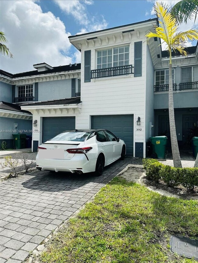 3442 NW 13th St in Lauderhill, FL - Foto de edificio - Building Photo